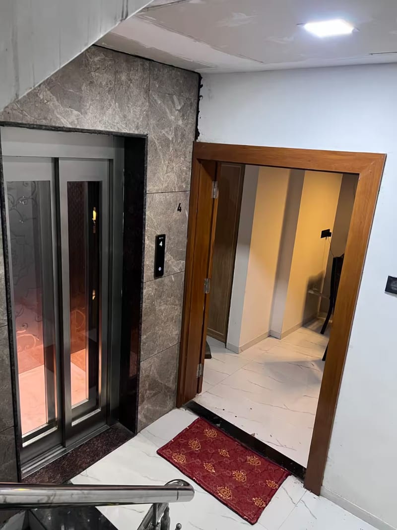 Entrance — Zara Palace Home Stay, 4th Floor Apartment